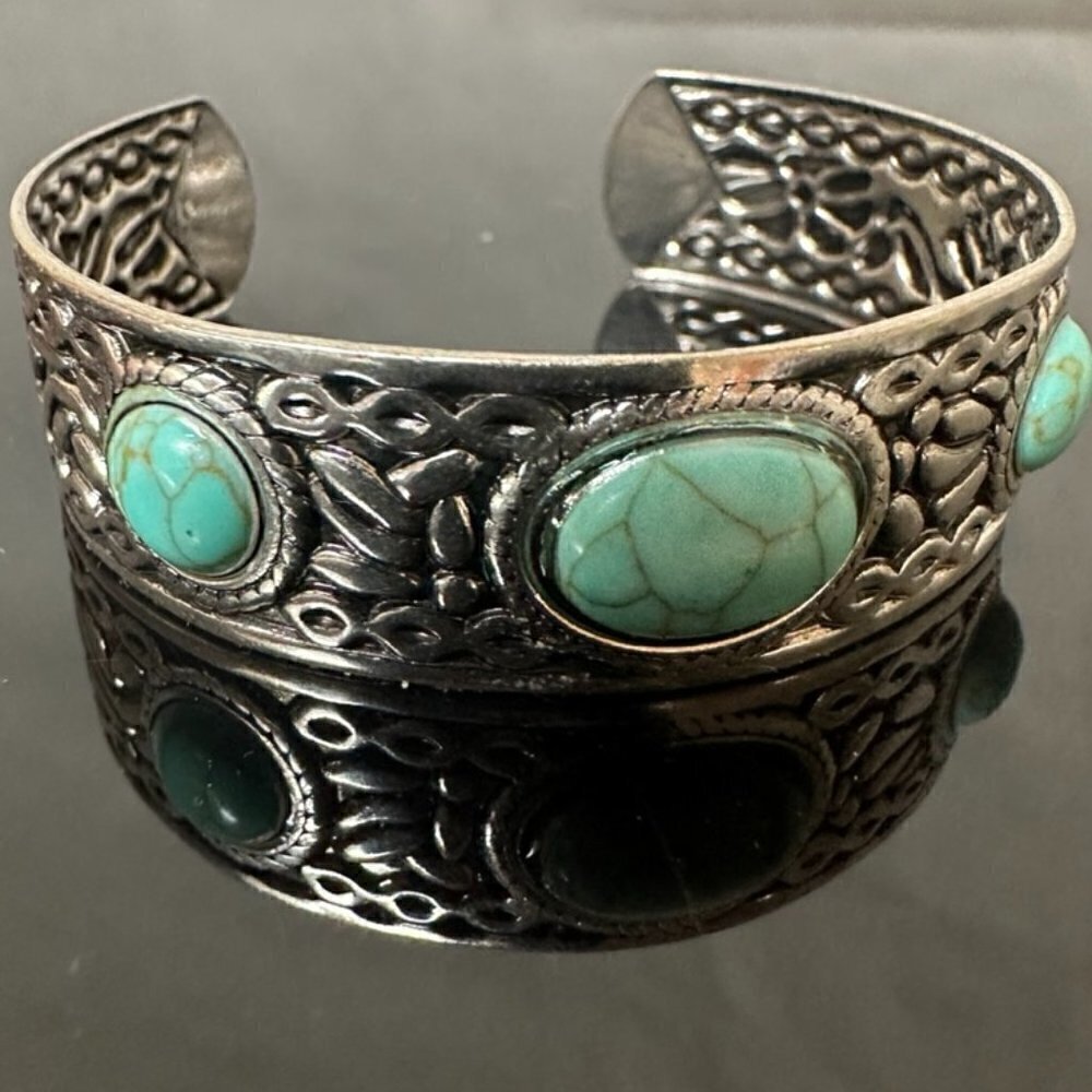 Western Turquoise Cuff Bracelet average .6.5 wrist Boho Gift NWT Southwestern